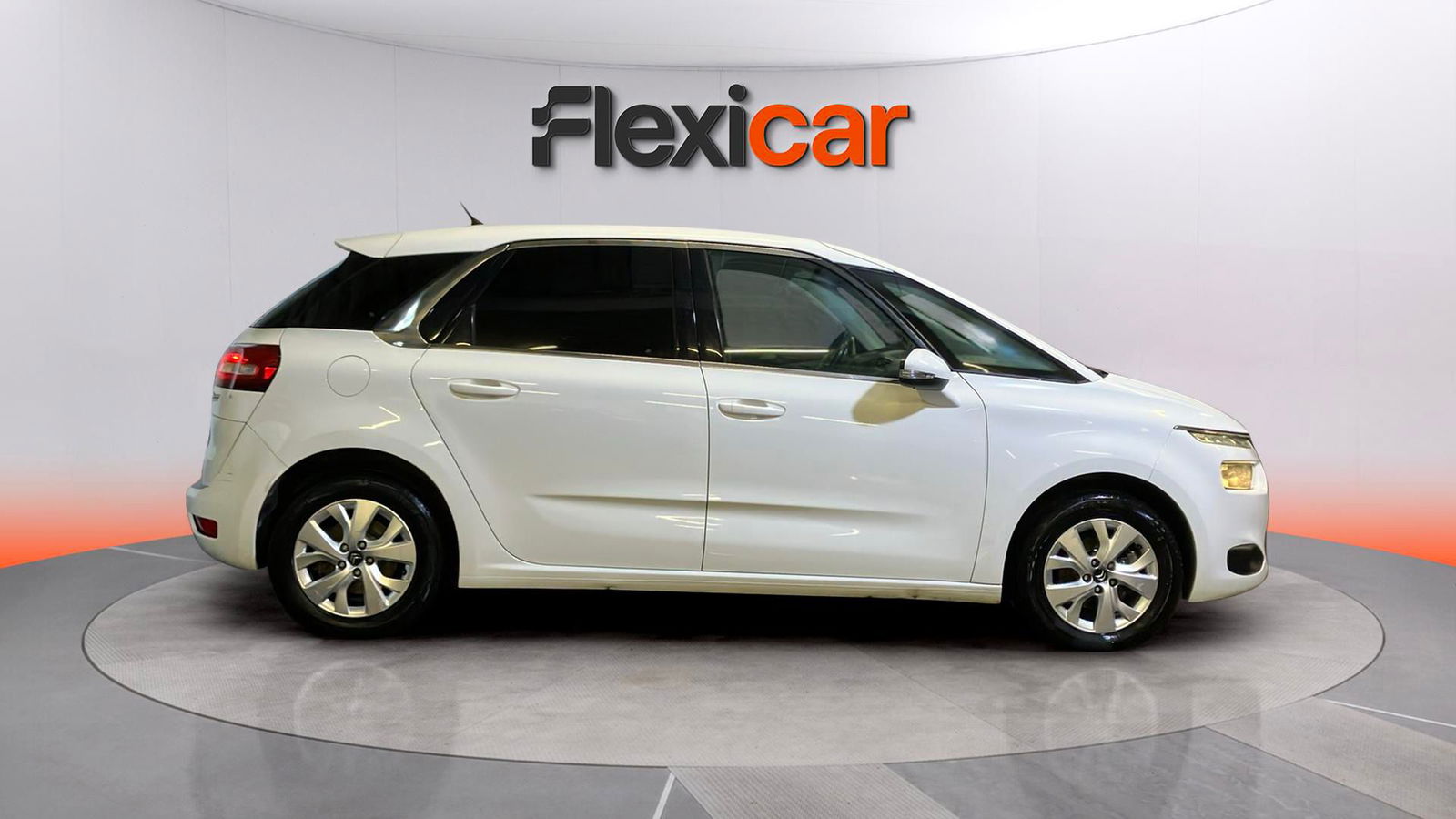 https://cdn-flexicar.caraffinity.it/public_appraisal_images_pro/images/stock/167755/GKoy58RlxD__WhatsApp Image 2025-07-28 at 13.29.26 (1).jpeg